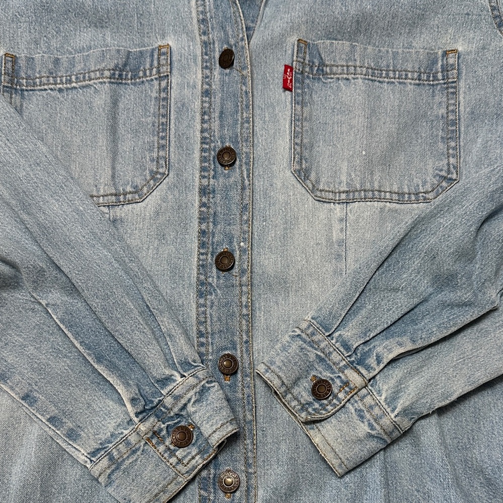 Levi's Classic Light Blue Denim Shirt - Picture 7 of 10